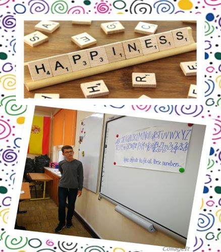 Uczniowskie Forum Naukowe - kolaż zdjęć przedstwiajacy napis HAPPINES oraz ucznia obok tablicy, na której został zapisany alfabet oraz przyporzadkowane cyfry do poszczególnych liter.